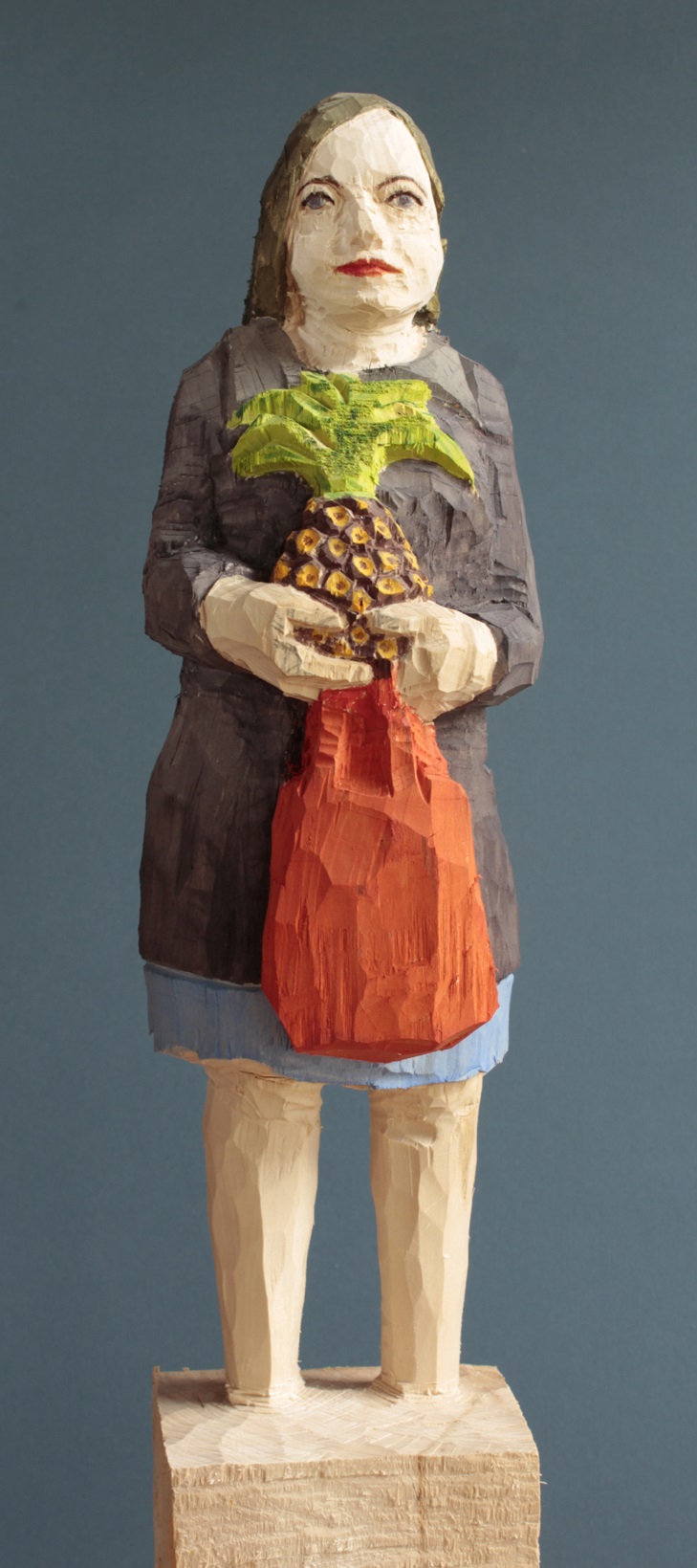 Edekafrau (925) mit Ananas